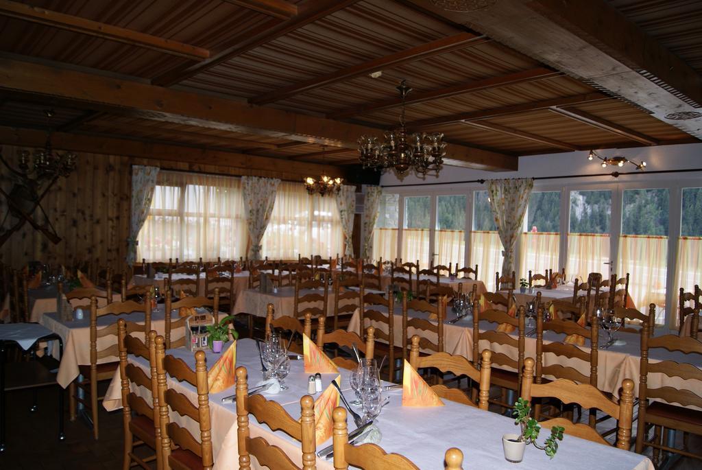 Hotel Restaurant Du Cret Bourg-Saint-Pierre Exteriör bild