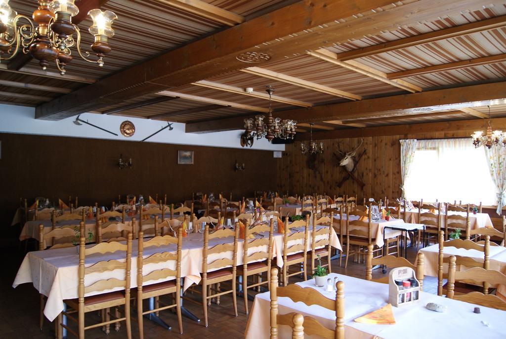 Hotel Restaurant Du Cret Bourg-Saint-Pierre Exteriör bild